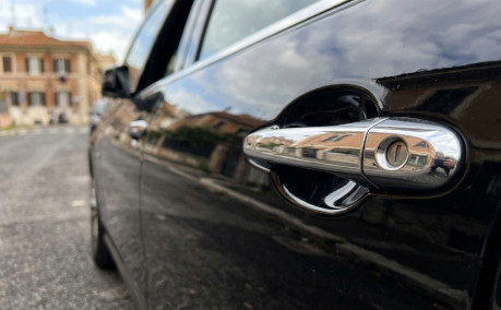 Carro dedicato al trasporto funebre da Roma a ogni destinazione.
